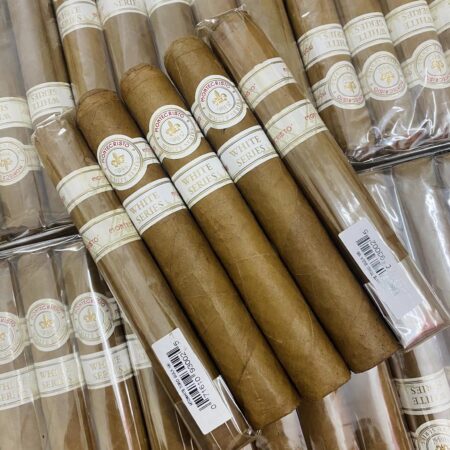 Xi-Ga-Montecristo-White-Series-Toro-Hop-10-Dieu.2-450x450